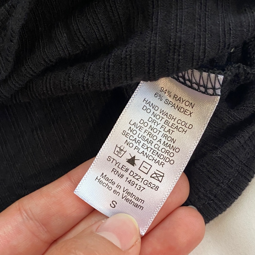 Double Zero Black Ribbed Cropped Button-Front Top - Picture 3 of 4